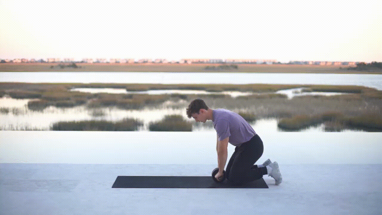 Animated demonstration of the Ab Wheel Rollout