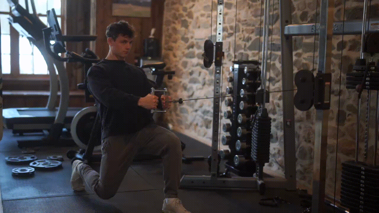 Animated demonstration of the Cable Lunge