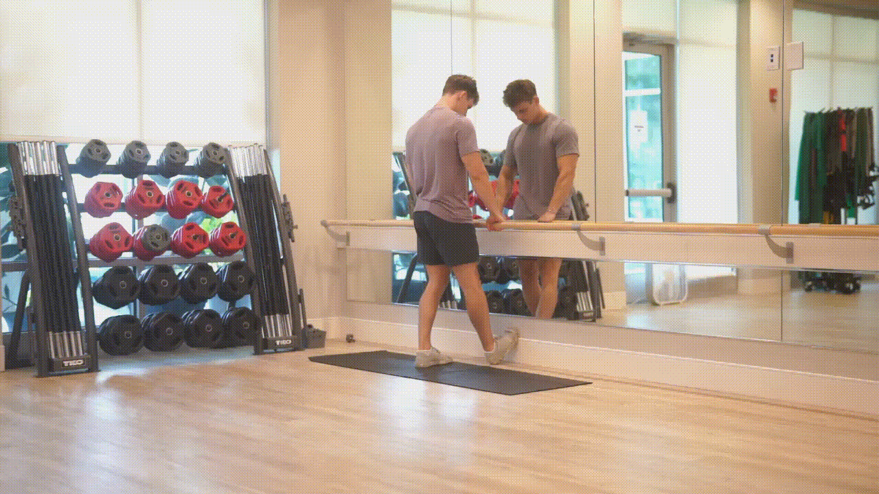 Animated demonstration of the Calf Wall Stretch