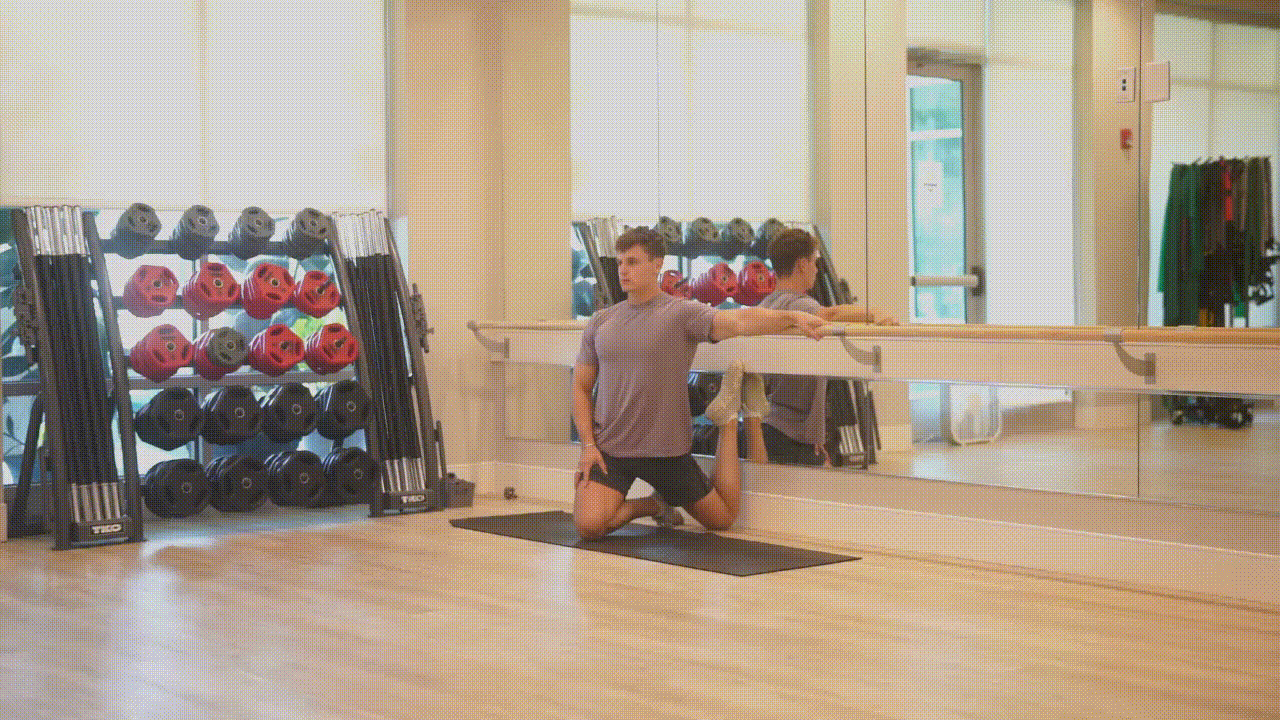 Animated demonstration of the Couch Stretch