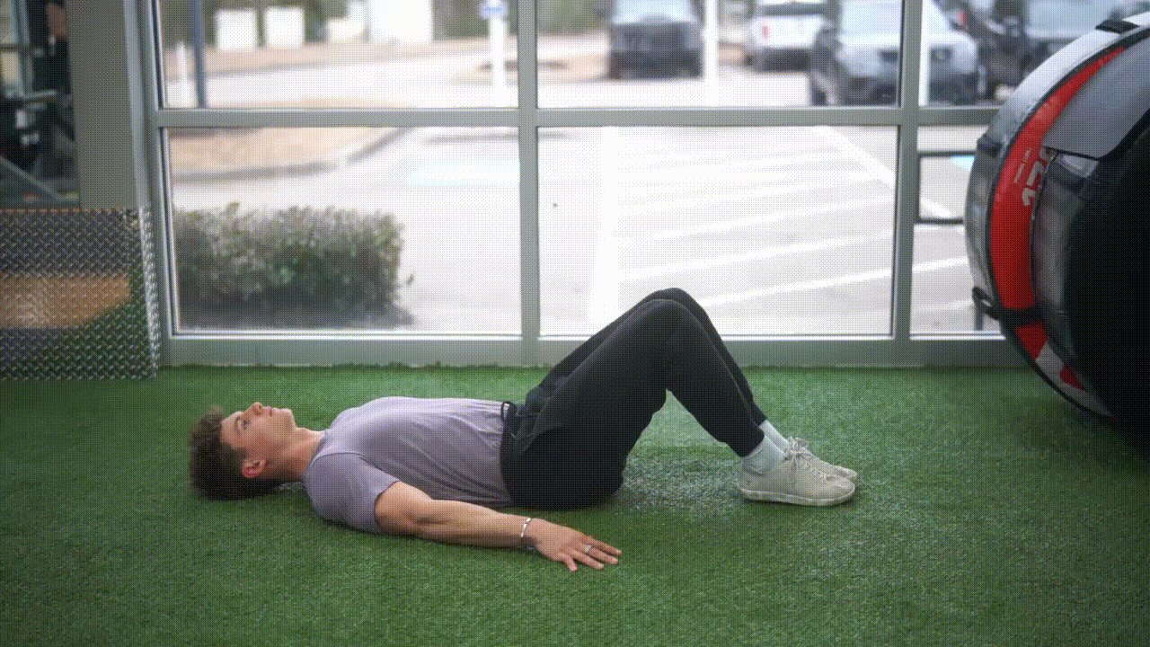 Animated demonstration of the Flat Knee Raise