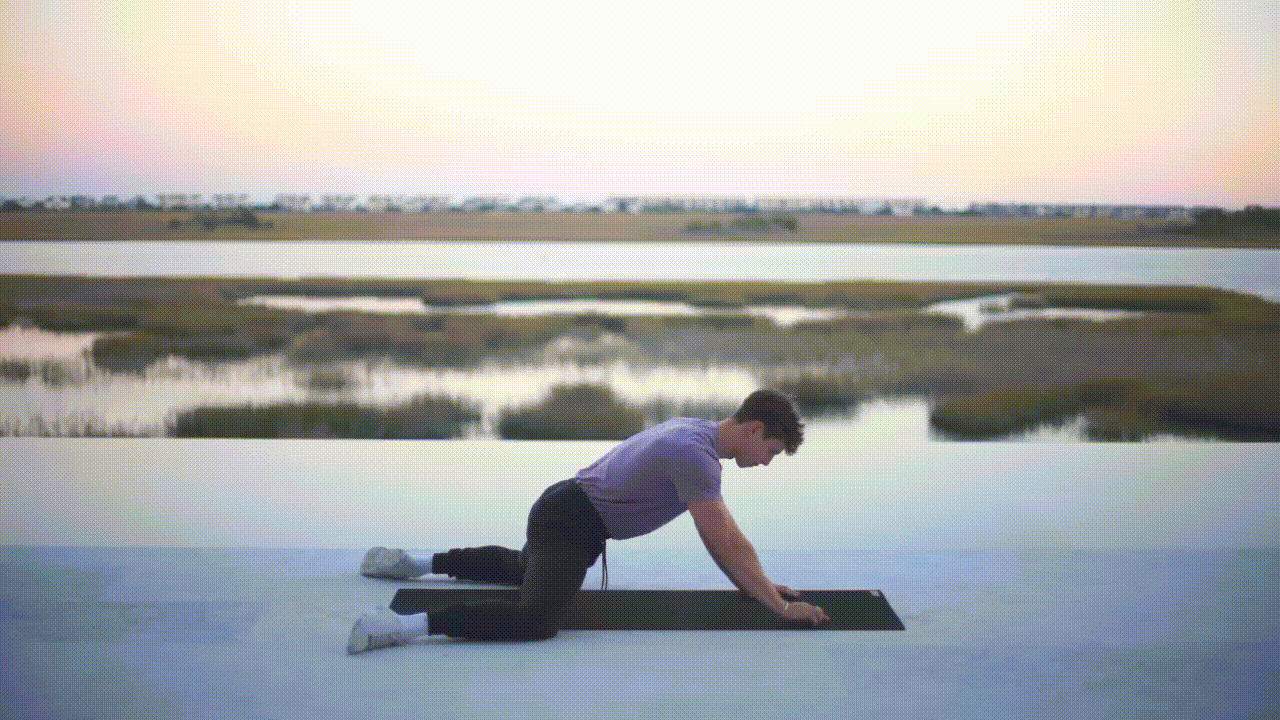Animated demonstration of the Frog Stretch