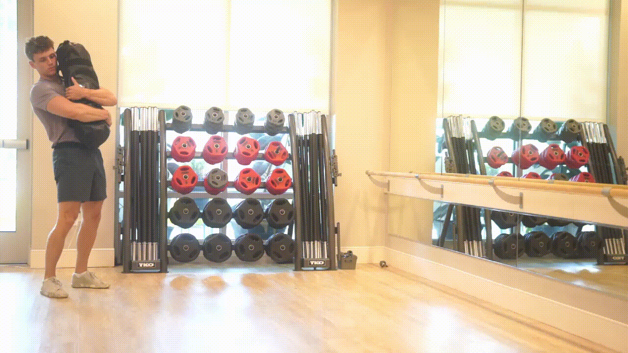 Animated demonstration of the Medicine Ball Hussafel Carry