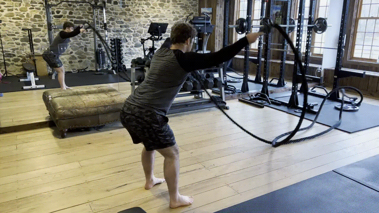 Animated demonstration of the Battle Rope Inside Circles