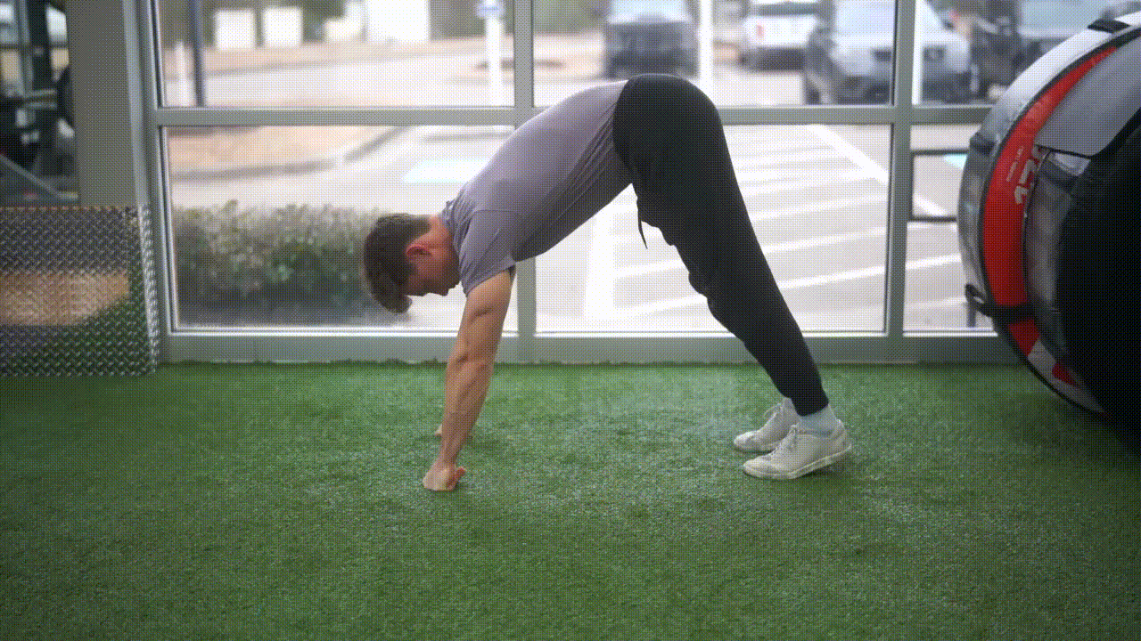 Animated demonstration of the Pike Push-up