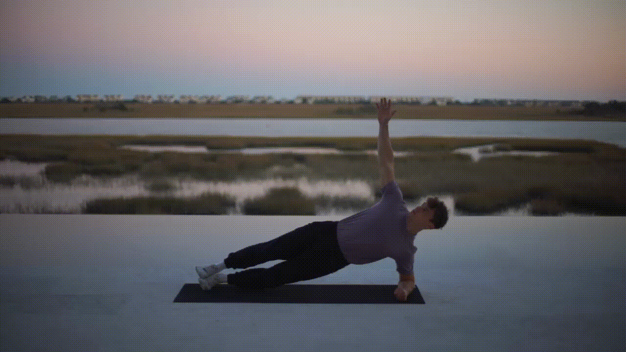 Animated demonstration of the Side Plank with Reach