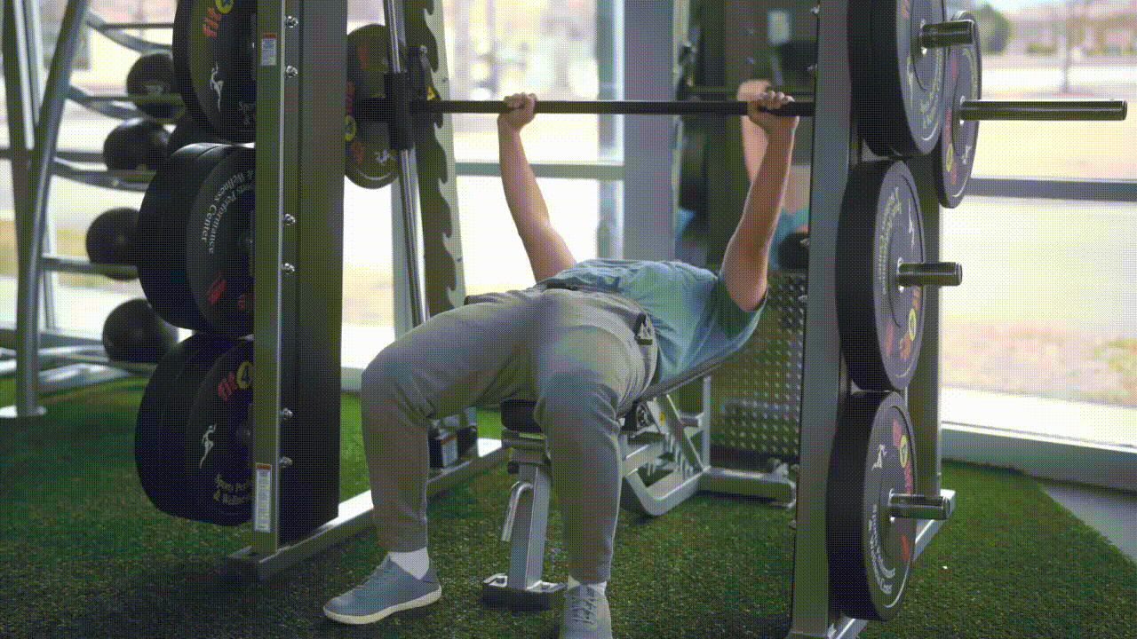 Animated demonstration of the Smith Machine Bench Press