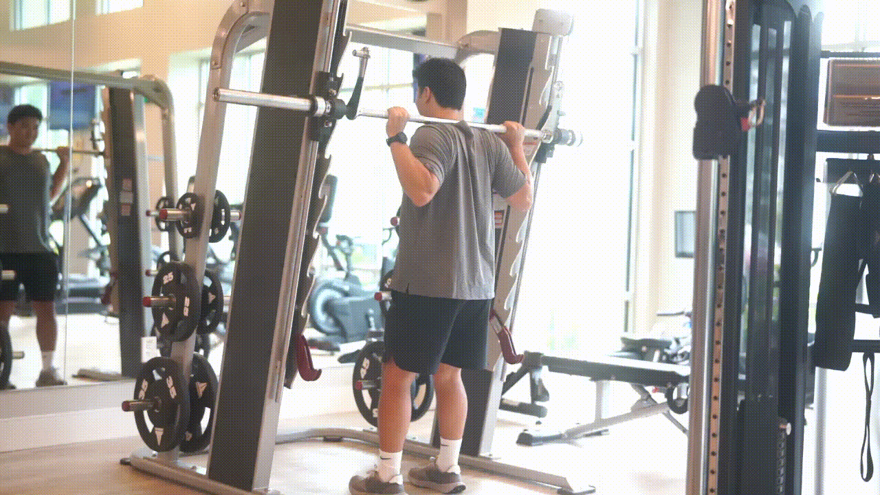 Animated demonstration of the Smith Machine Squat