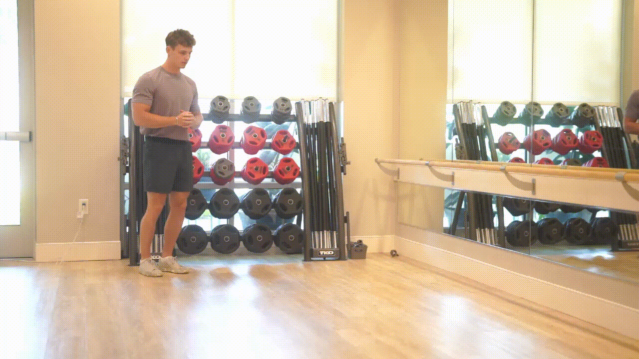 Animated demonstration of the Walking Lunge